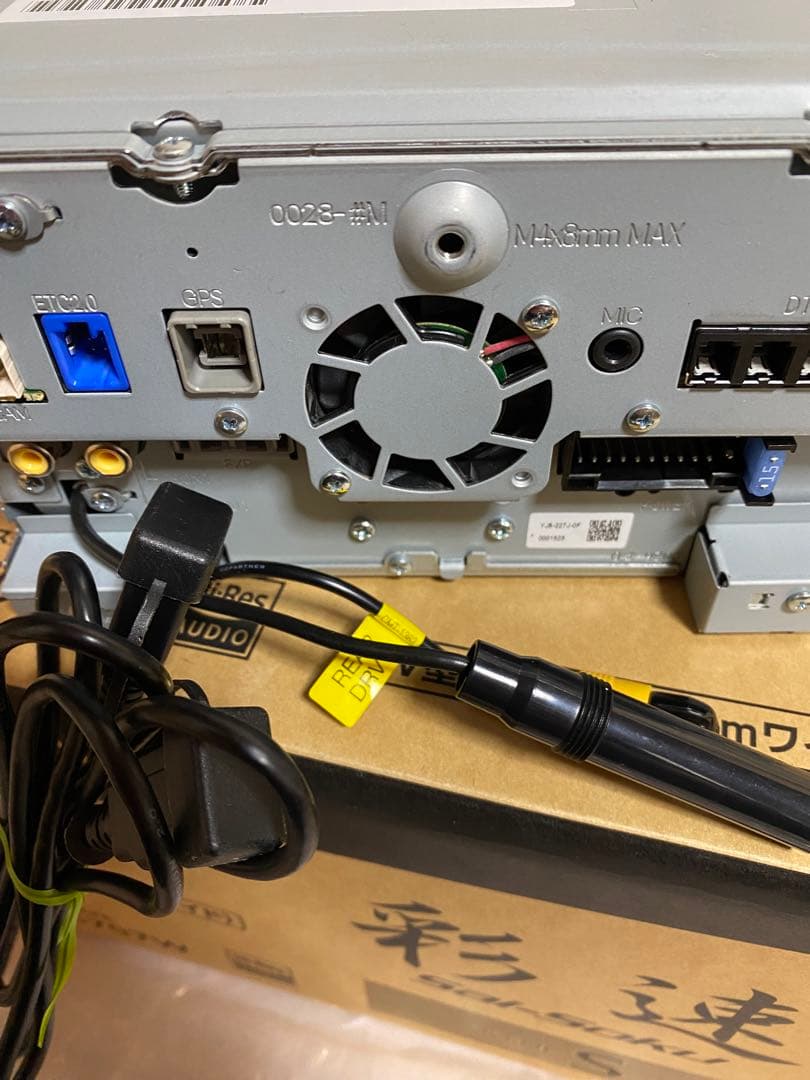 値下げしました‼️KENWOOD彩速ナビ7型ワイド【KXMG706BTW】