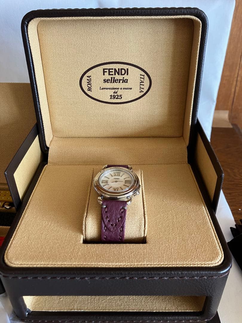 FENDI アナログ時計 パープルレザー