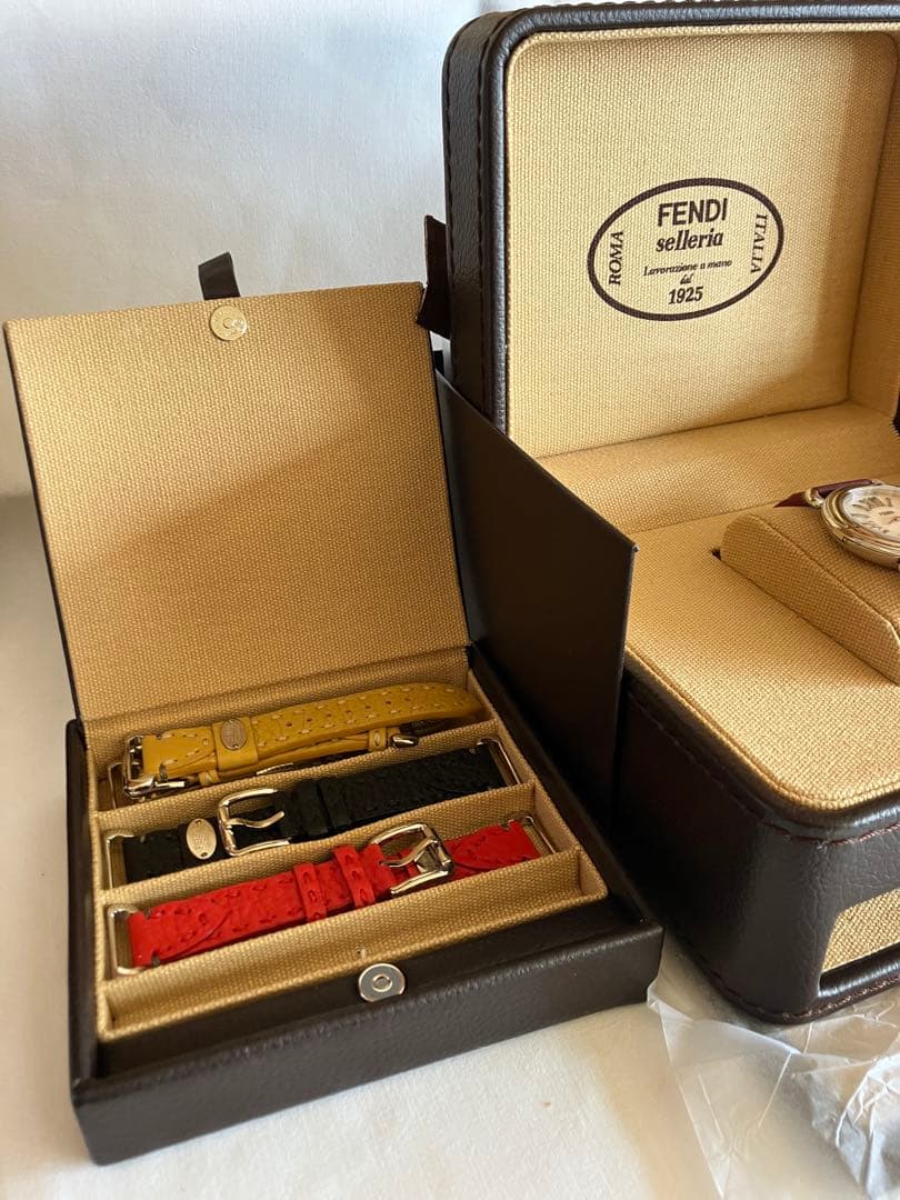 FENDI アナログ時計 パープルレザー