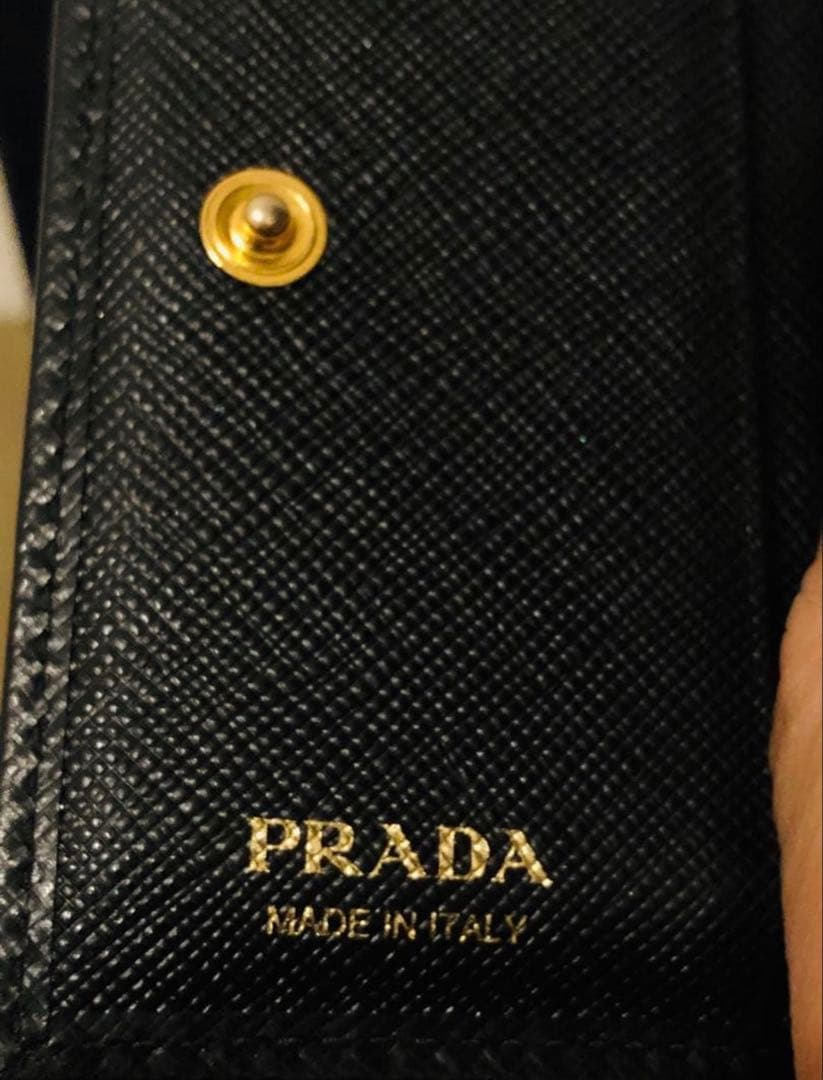 美品 PRADA サフィアーノレザー 二つ折り財布 (RFID搭載)