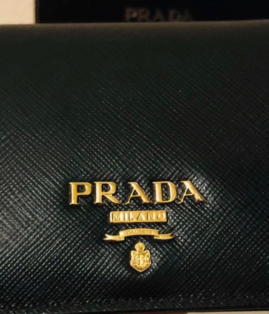 美品 PRADA サフィアーノレザー 二つ折り財布 (RFID搭載)