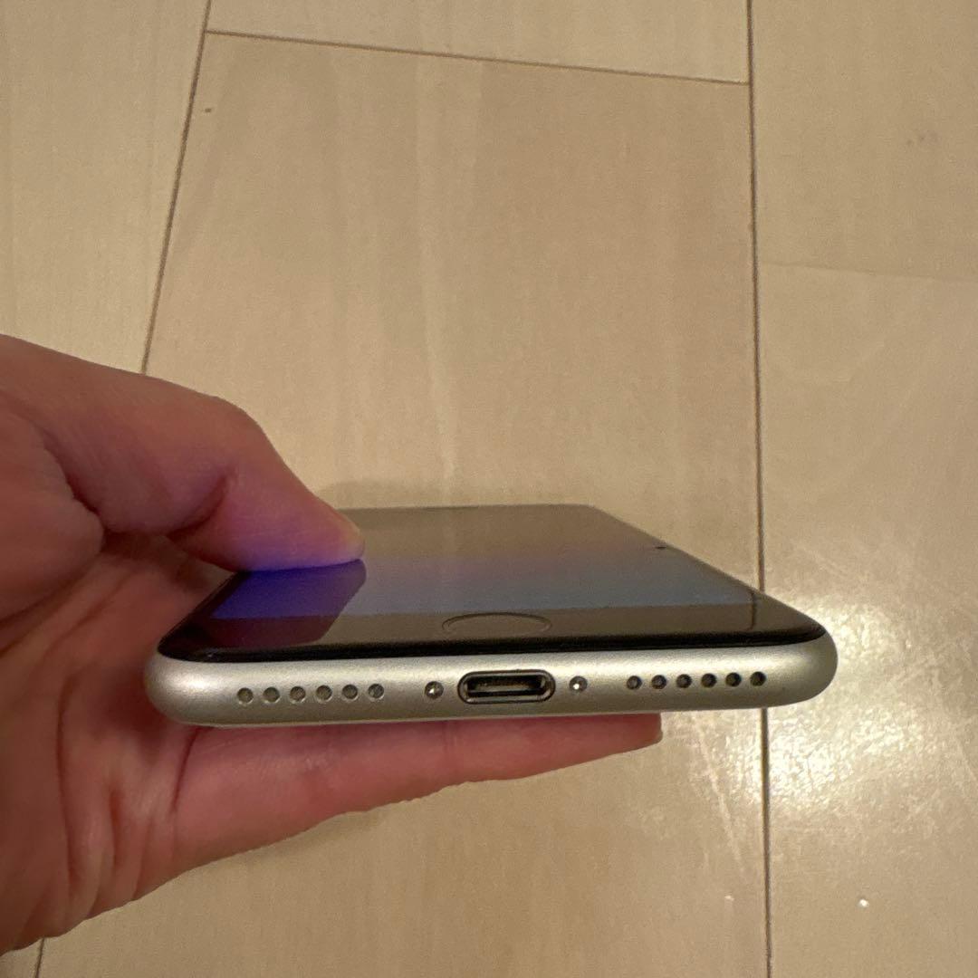 Apple iPhone SE 第二世代　ホワイト 画面ひびあり