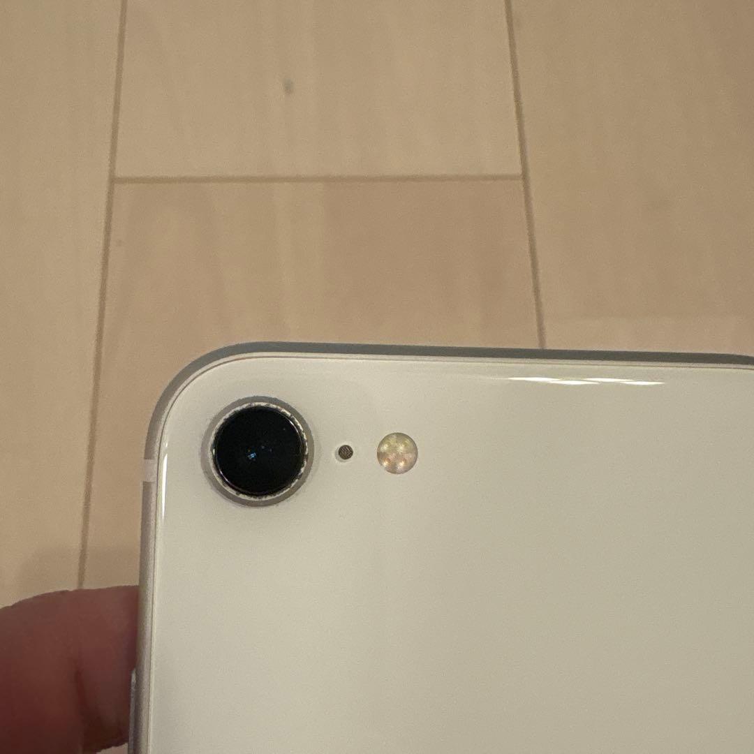 Apple iPhone SE 第二世代　ホワイト 画面ひびあり