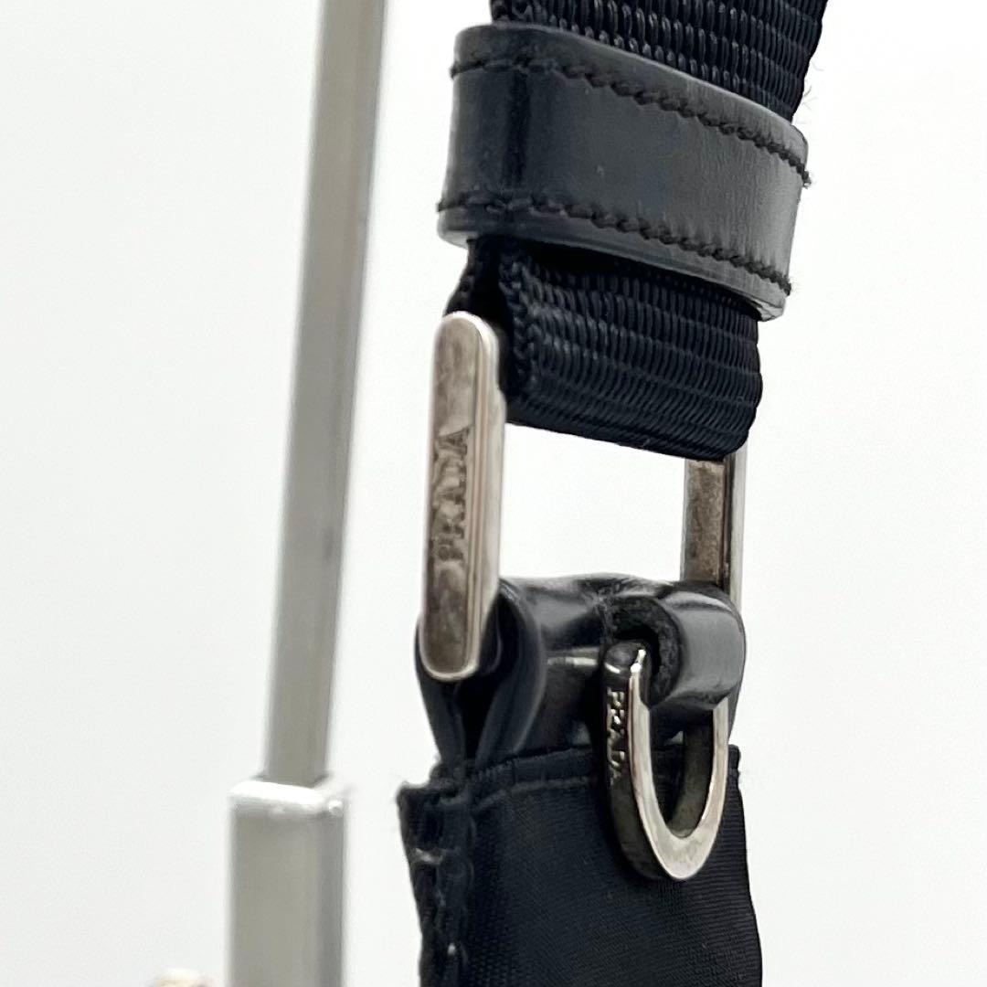 PRADA プラダ ナイロンショルダー 三角ロゴ 斜め掛け 多収納 軽量