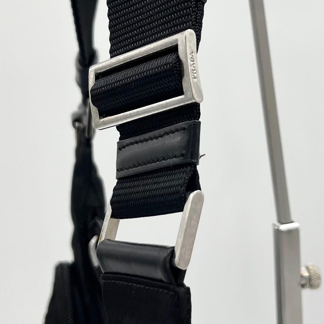 PRADA プラダ ナイロンショルダー 三角ロゴ 斜め掛け 多収納 軽量