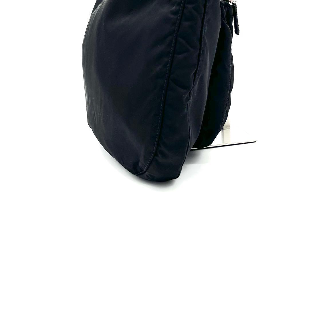 PRADA プラダ ナイロンショルダー 三角ロゴ 斜め掛け 多収納 軽量