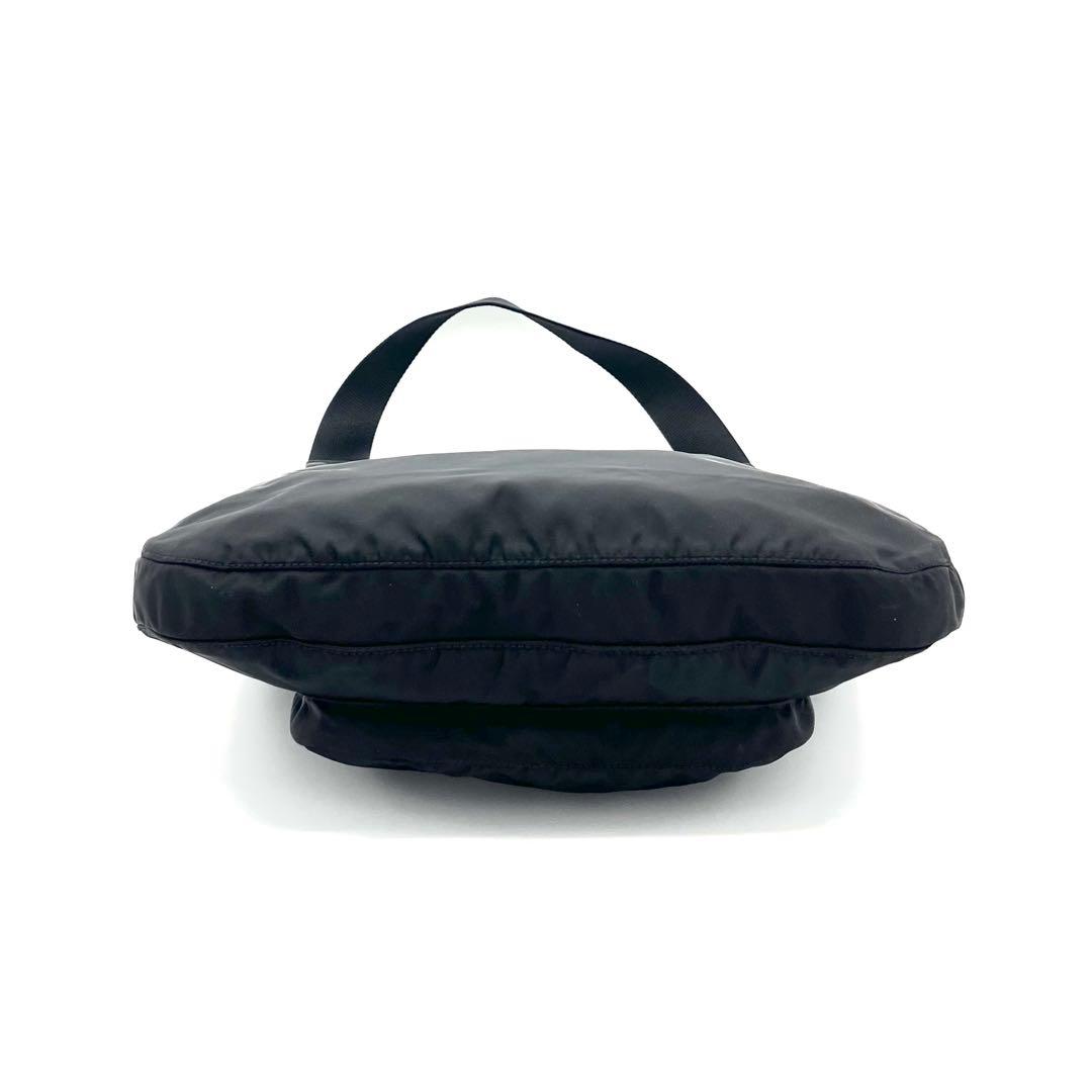 PRADA プラダ ナイロンショルダー 三角ロゴ 斜め掛け 多収納 軽量