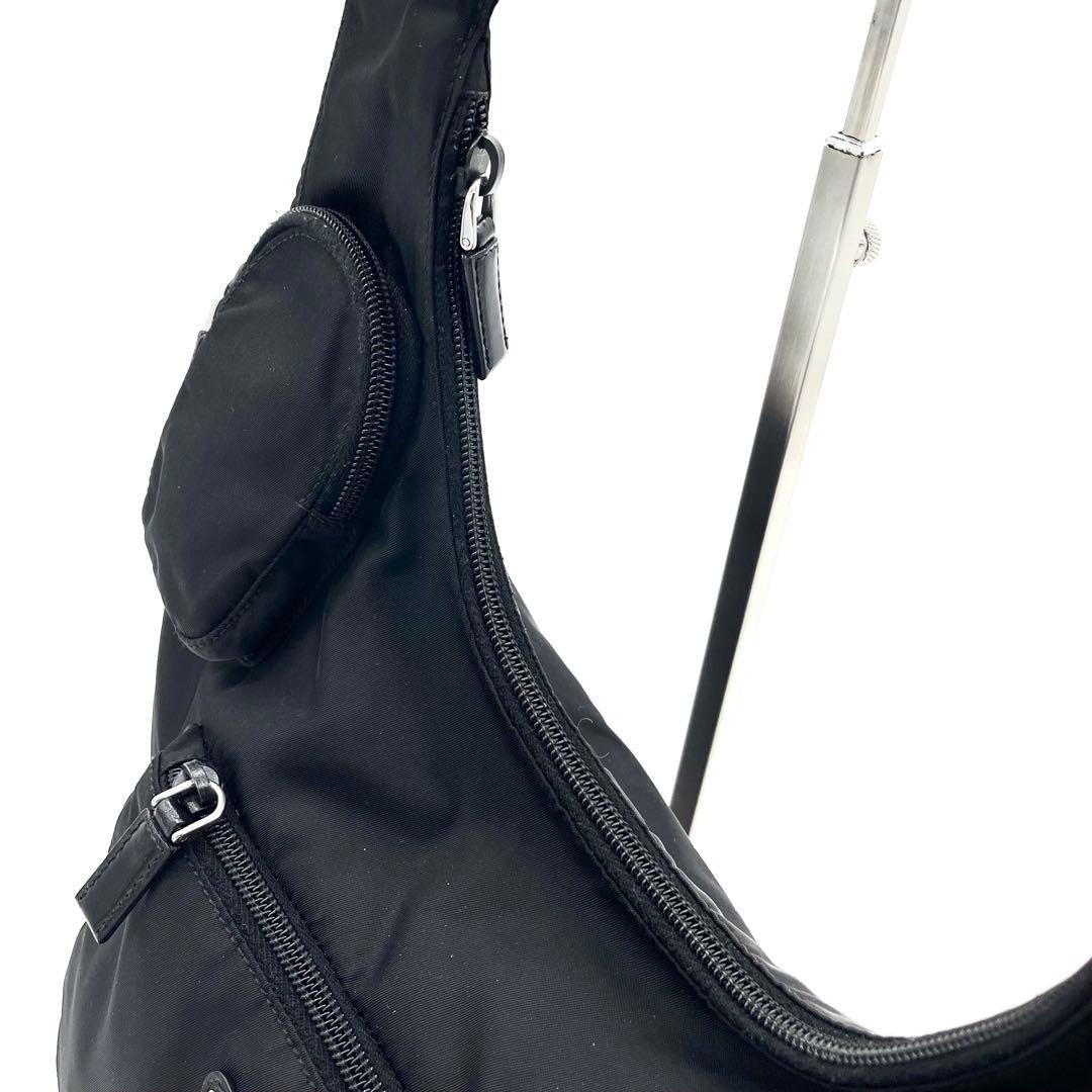 PRADA プラダ ナイロンショルダー 三角ロゴ 斜め掛け 多収納 軽量