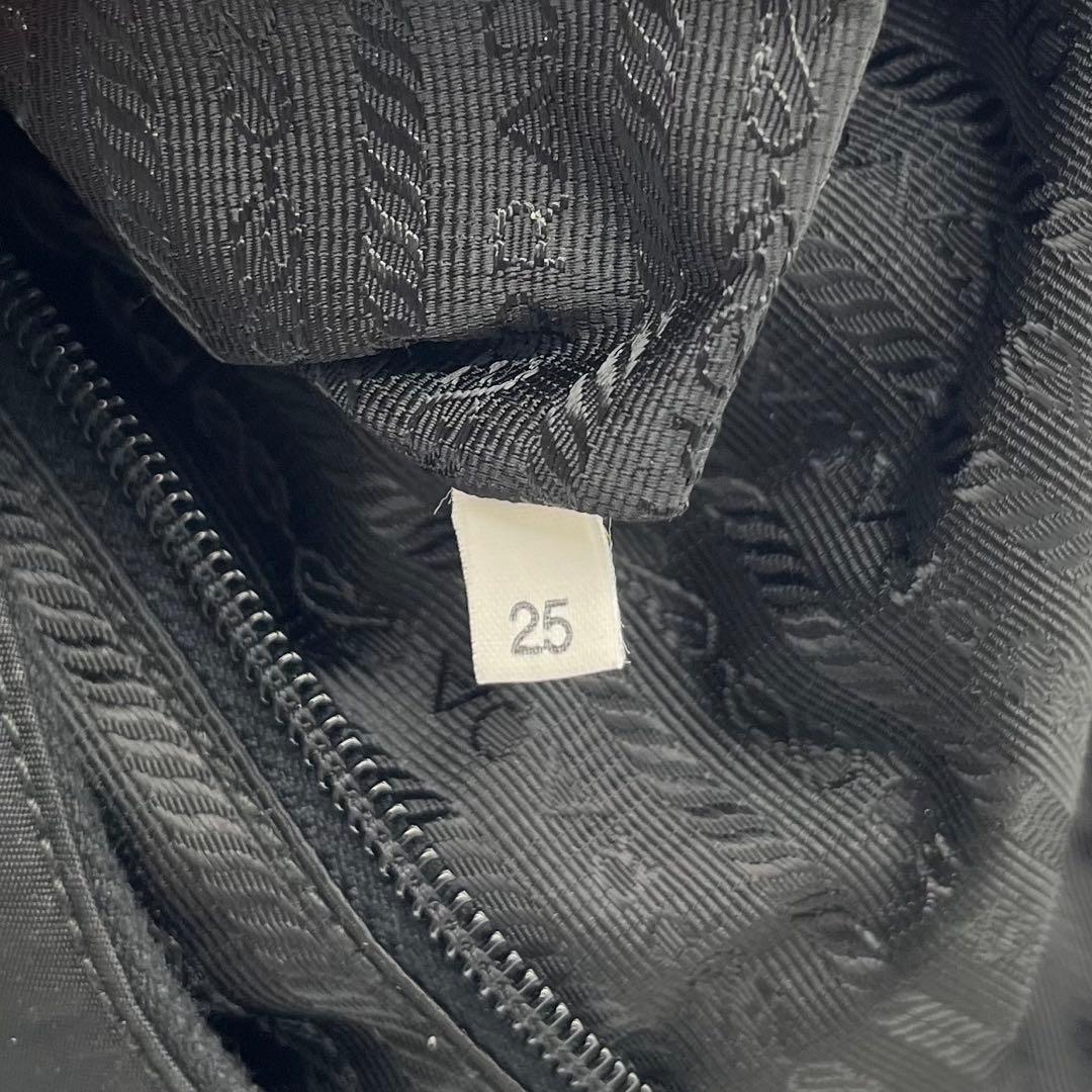 PRADA プラダ ナイロンショルダー 三角ロゴ 斜め掛け 多収納 軽量