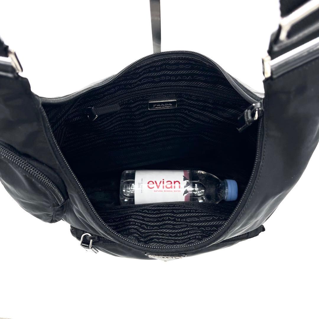 PRADA プラダ ナイロンショルダー 三角ロゴ 斜め掛け 多収納 軽量