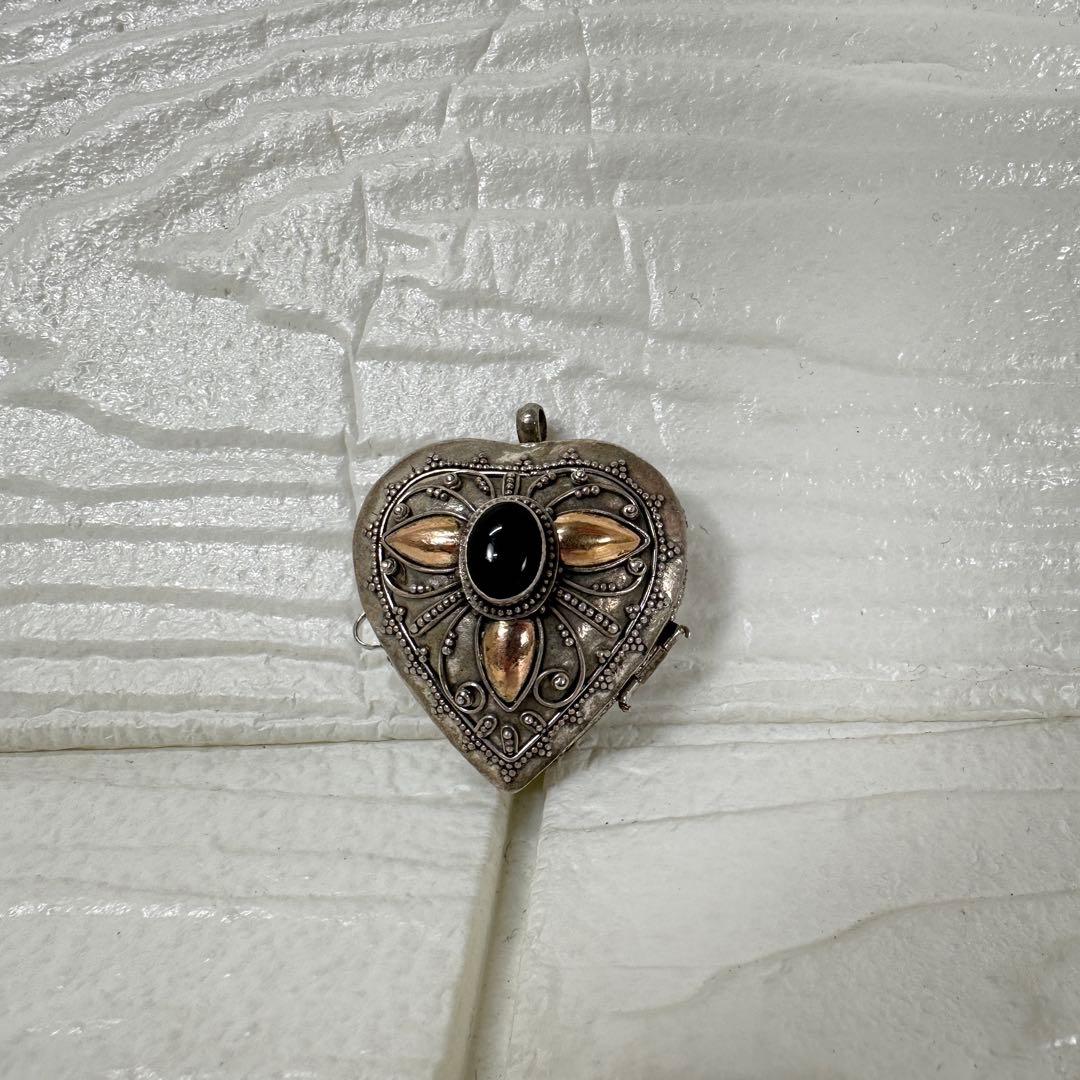 925 シルバー ハート型ロケットペンダント 黒石 ビンテージ デザイン 彫金