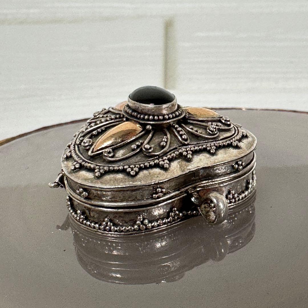 925 シルバー ハート型ロケットペンダント 黒石 ビンテージ デザイン 彫金