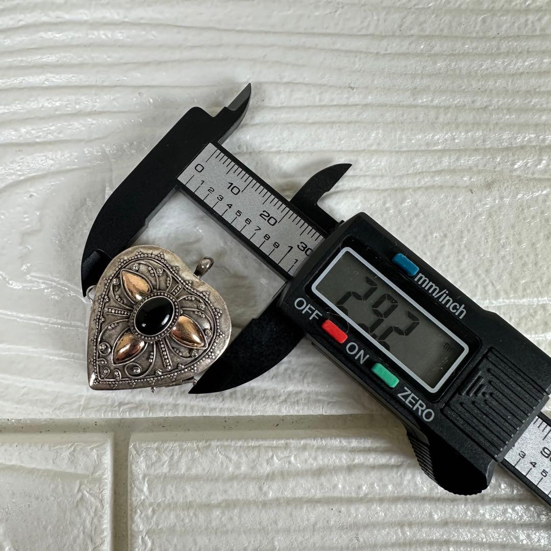 925 シルバー ハート型ロケットペンダント 黒石 ビンテージ デザイン 彫金