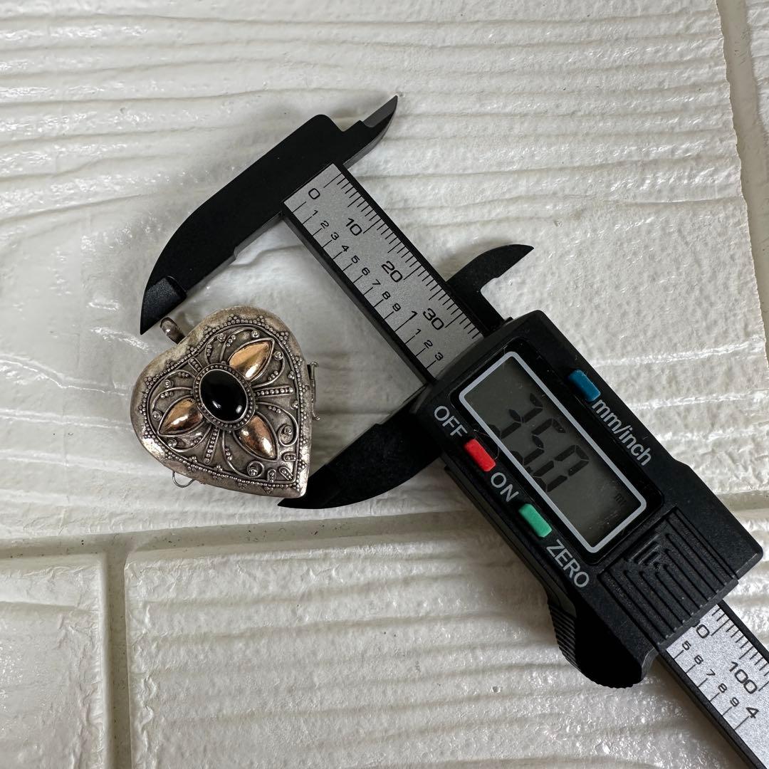 925 シルバー ハート型ロケットペンダント 黒石 ビンテージ デザイン 彫金