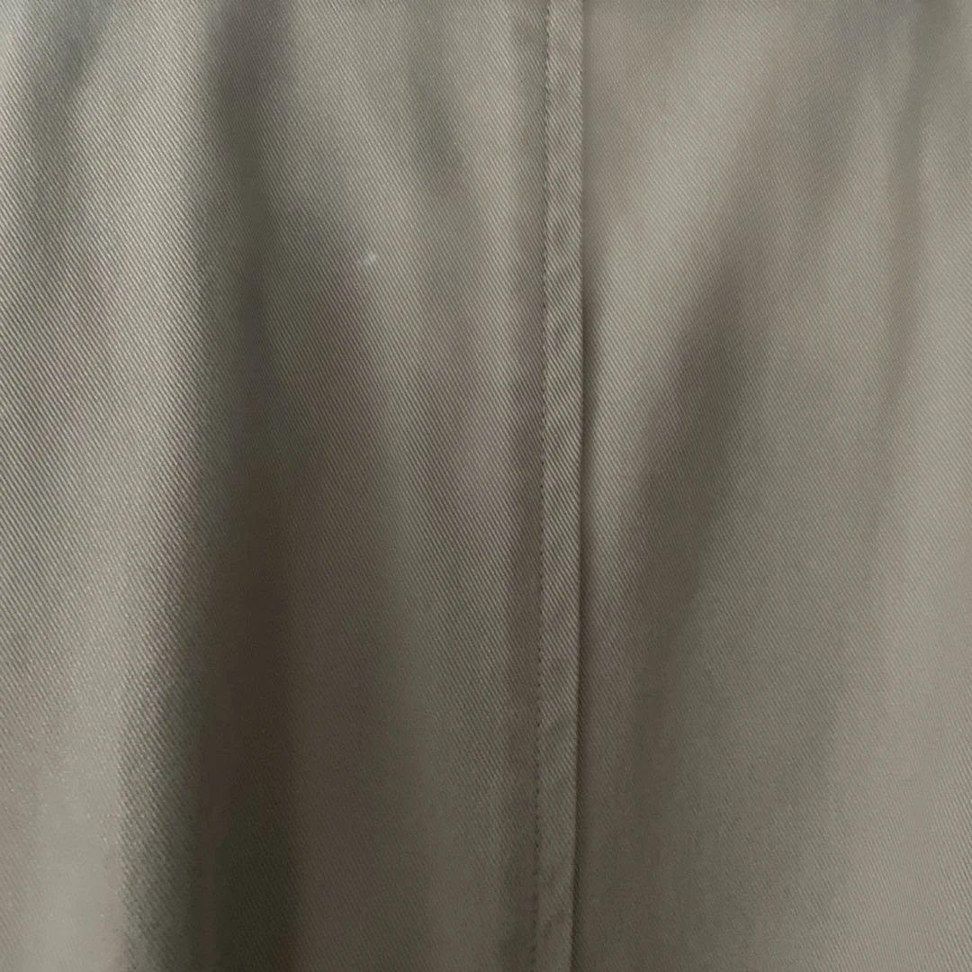 ベージュ トレンチコート ボタン留め ベルト付き