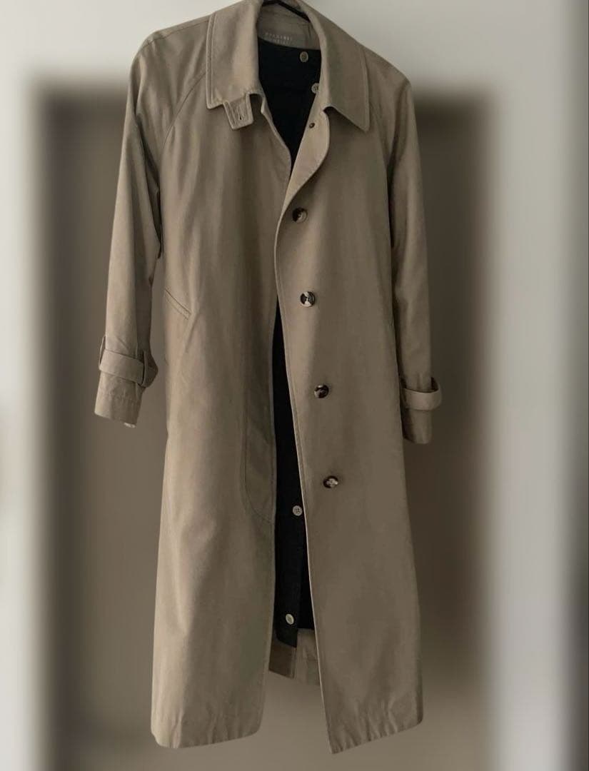 ベージュ トレンチコート ボタン留め ベルト付き