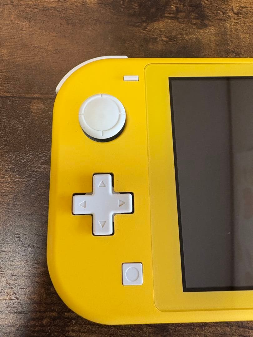 Nintendo Switch Lite イエロー 箱付きでの発送も可能