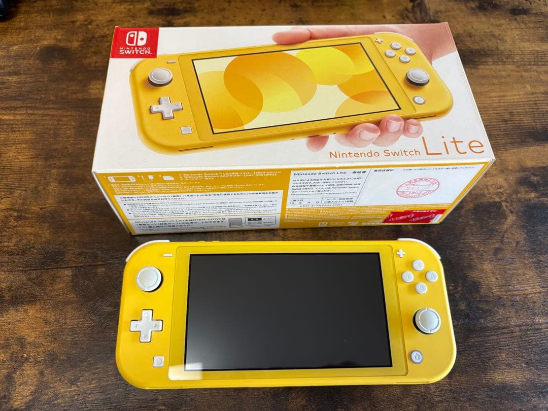 Nintendo Switch Lite イエロー 箱付きでの発送も可能