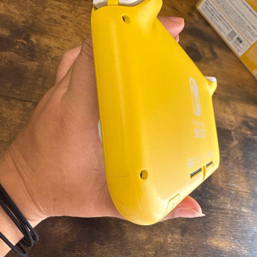 Nintendo Switch Lite イエロー 箱付きでの発送も可能