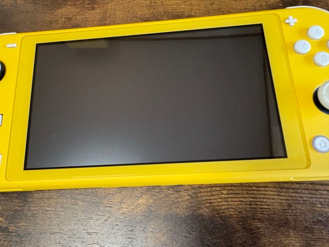 Nintendo Switch Lite イエロー 箱付きでの発送も可能
