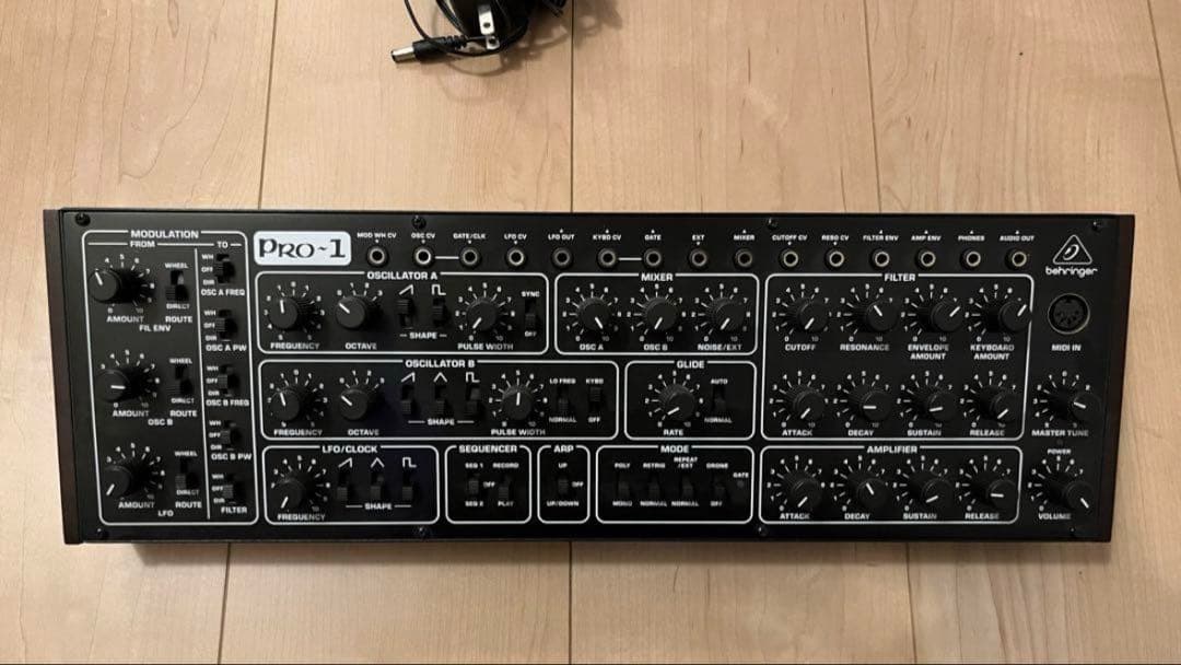 鍵盤楽器 Behringer PRO-1