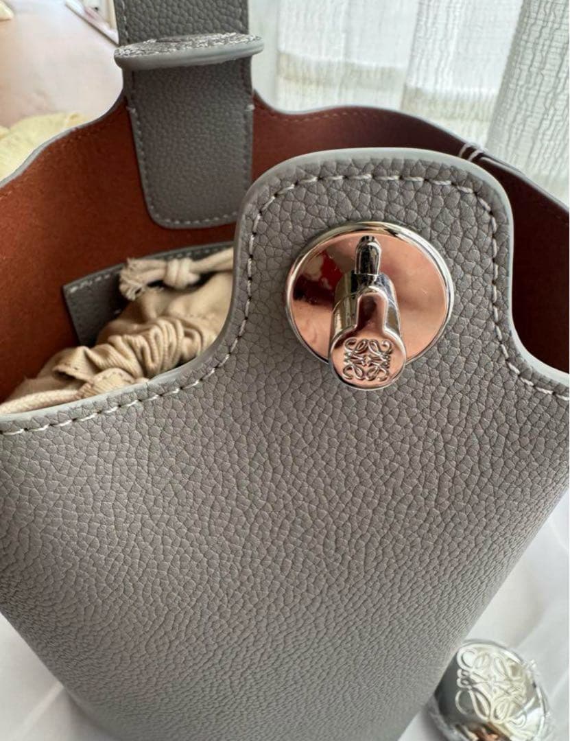 新品未使用⭐︎LOEWEペブルバケットミニショルダーハンドバッグ
