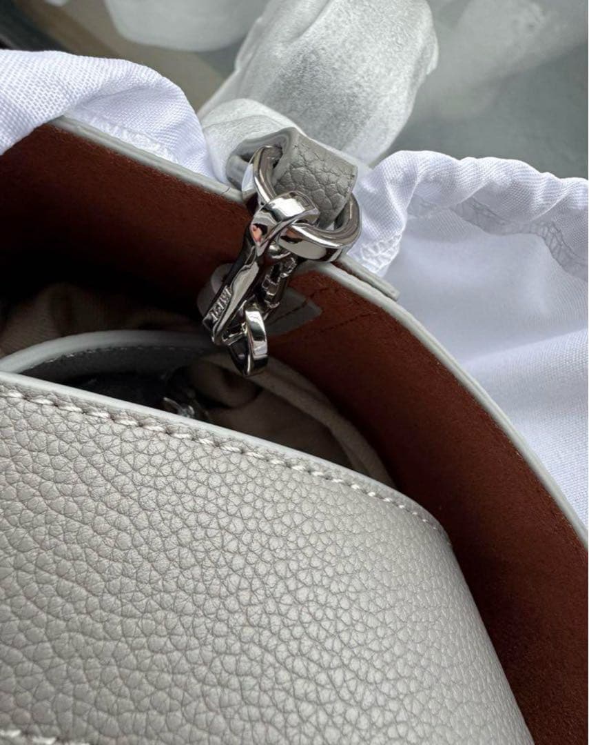 新品未使用⭐︎LOEWEペブルバケットミニショルダーハンドバッグ