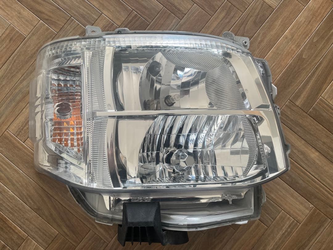 ハイエース3型後期　トヨタ純正　ヘッドライト 左右