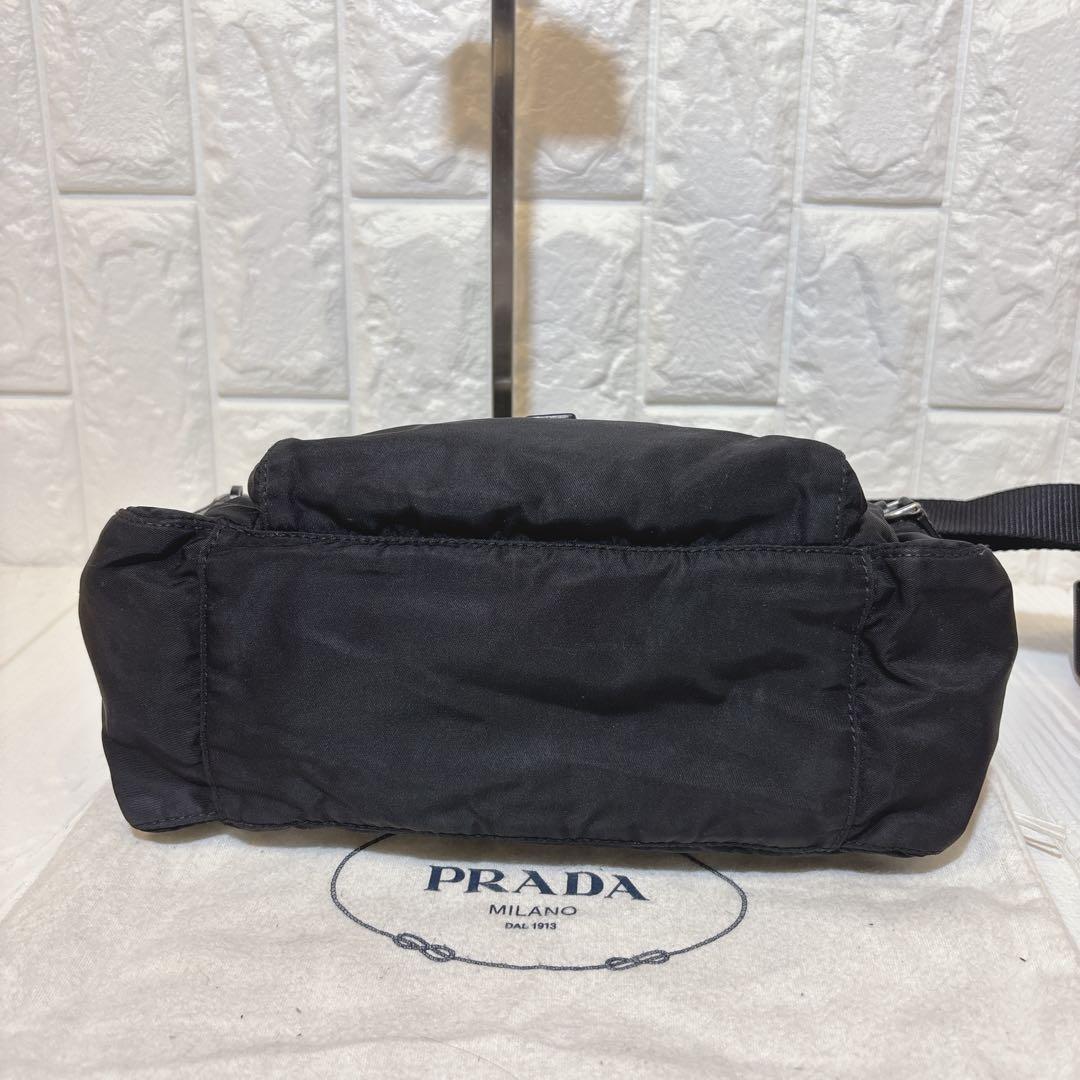 【希少】プラダ　ショルダーバッグ　三角ロゴ　サイドポケット　ナイロン　ブラック