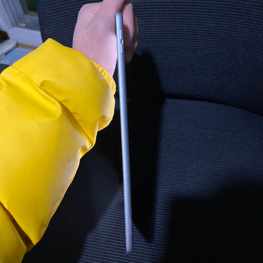 iPad (第9世代) 64GB シルバー セルラーモデル