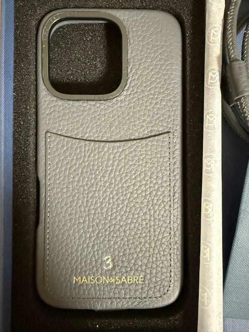 MAISONdeSABRÉ iPhone16プロ　ケース　ストラップあり
