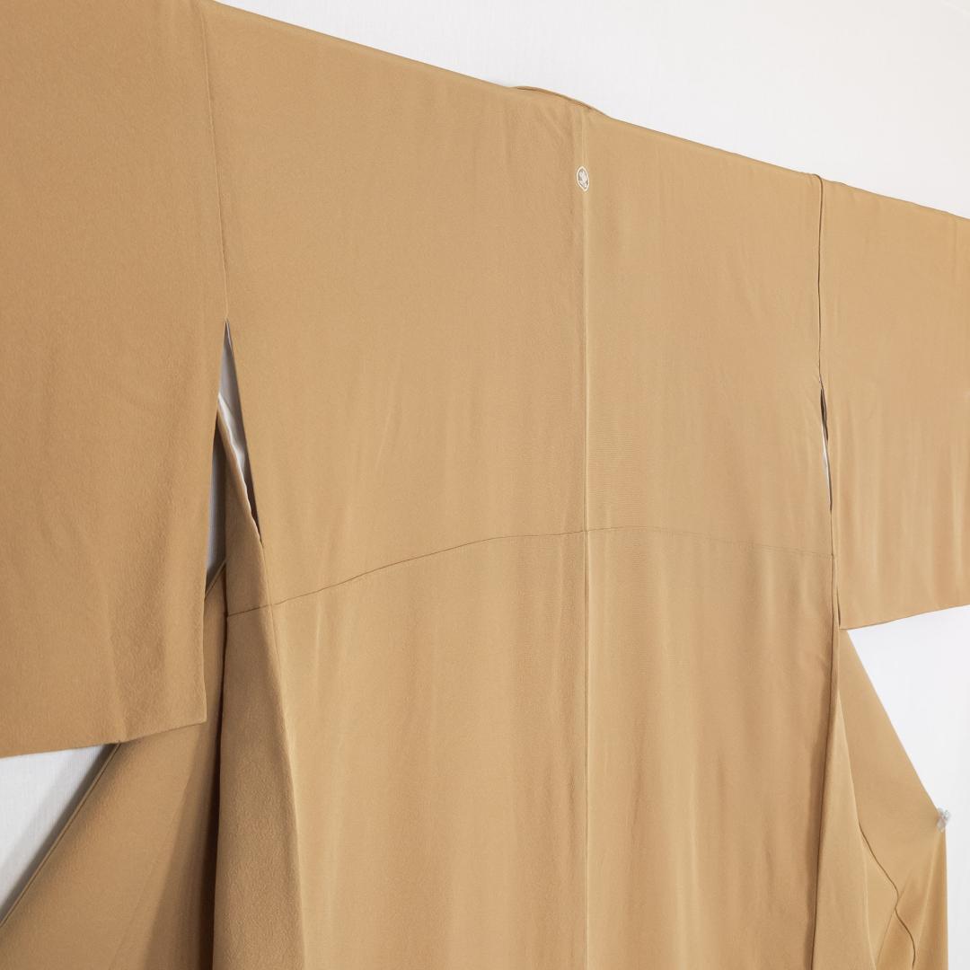 R8SK56 色無地 スコッチガード 家紋 橘 落ち着いた黄土色 シルク 着物