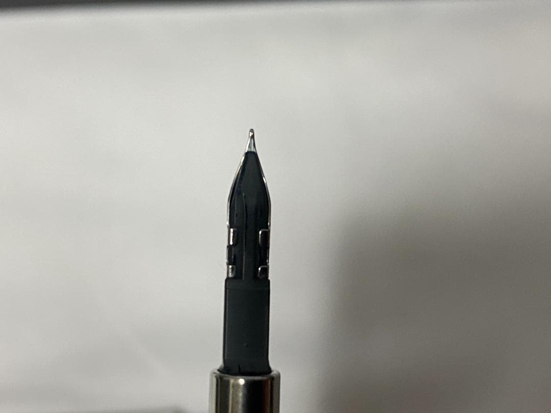 PILOT キャップレス ストライプ ペン先 F 18金ロジウム仕上げ