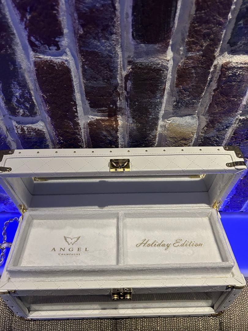 エンジェルシャンパンホリデーエディションレザージップタイプ 2024 空き箱