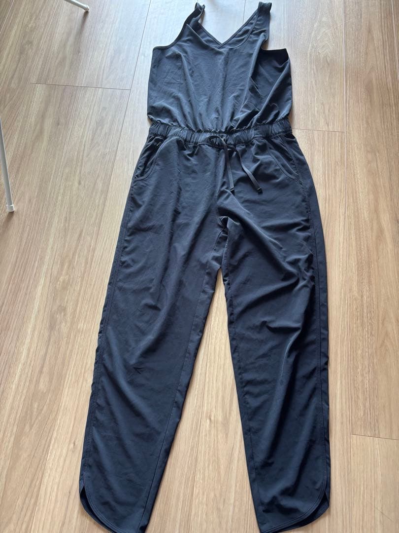 ブラック V字ネック オールインワン M