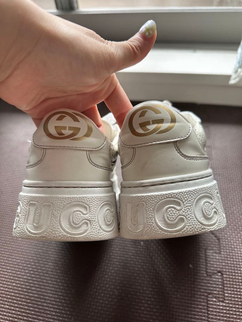 限定セール　22SS 定価12万 GUCCI グッチ エンボス スニーカー