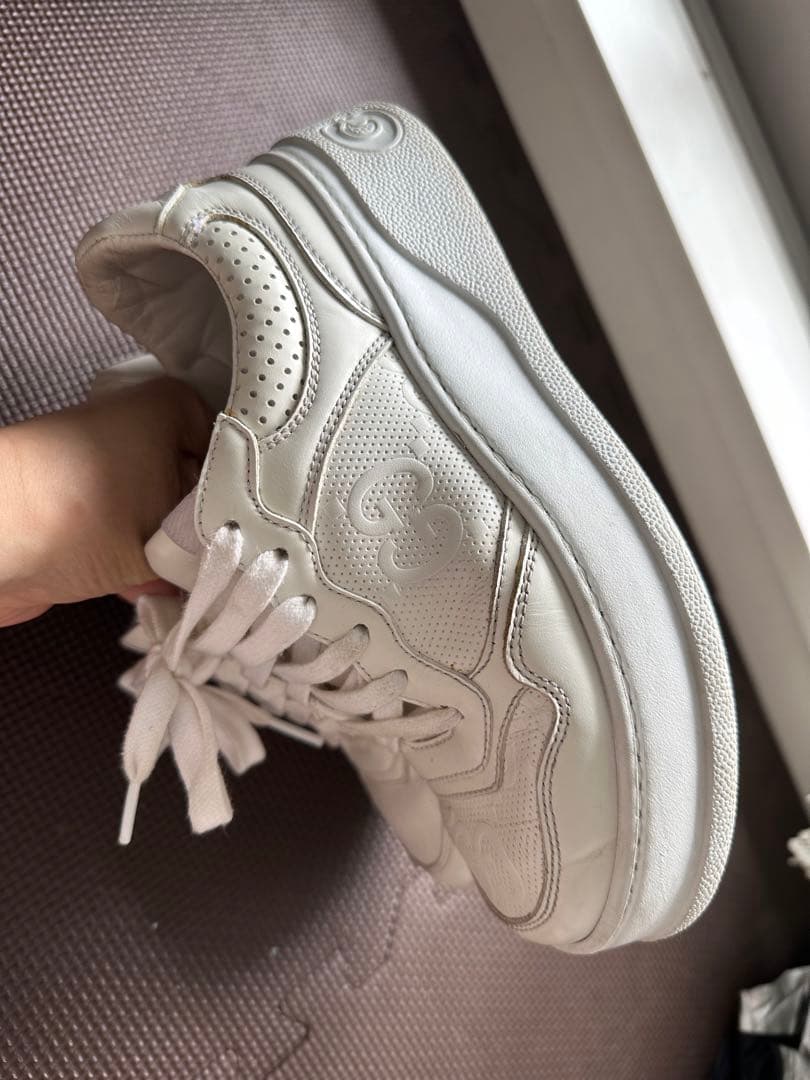 限定セール　22SS 定価12万 GUCCI グッチ エンボス スニーカー