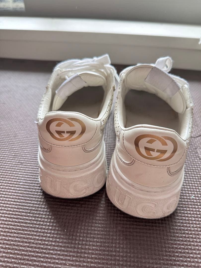 限定セール　22SS 定価12万 GUCCI グッチ エンボス スニーカー