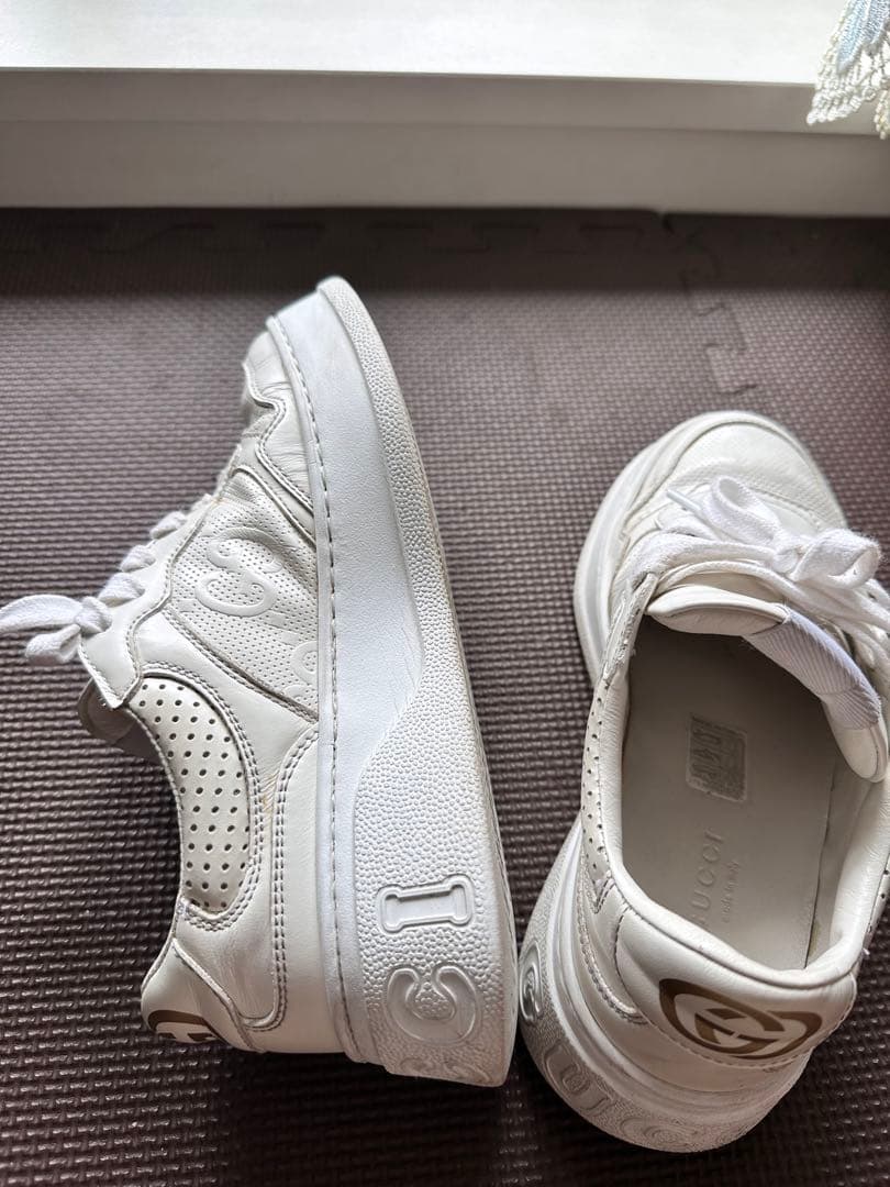 限定セール　22SS 定価12万 GUCCI グッチ エンボス スニーカー