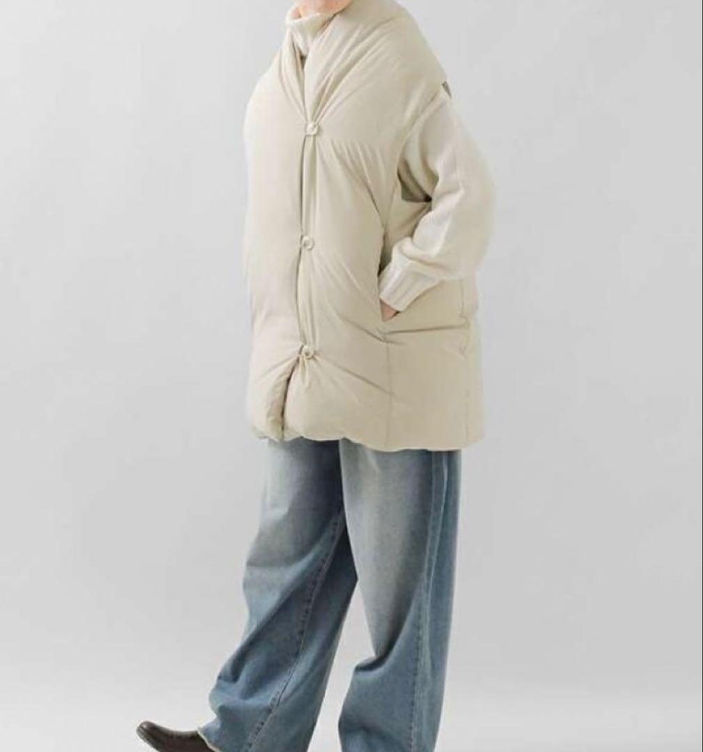 １月末までお値引き中。人気cyan tokyoブラックダウンベスト　ダウン80%