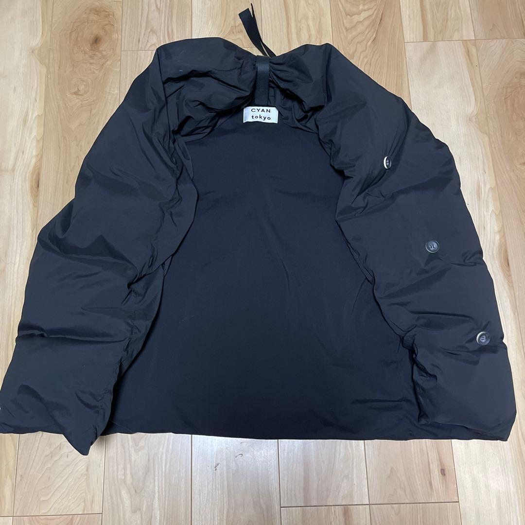 １月末までお値引き中。人気cyan tokyoブラックダウンベスト　ダウン80%