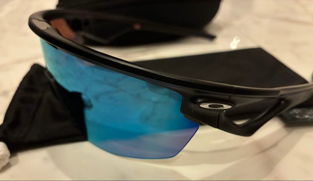 OAKLEY SPHAERA PRIZMレンズ ブルー　マットブラック フレーム