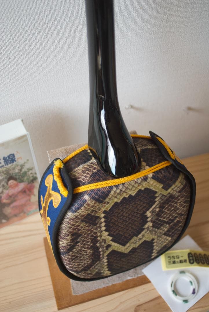 三線　沖縄　人工皮張り ハードケース付き　三味線　送料込み