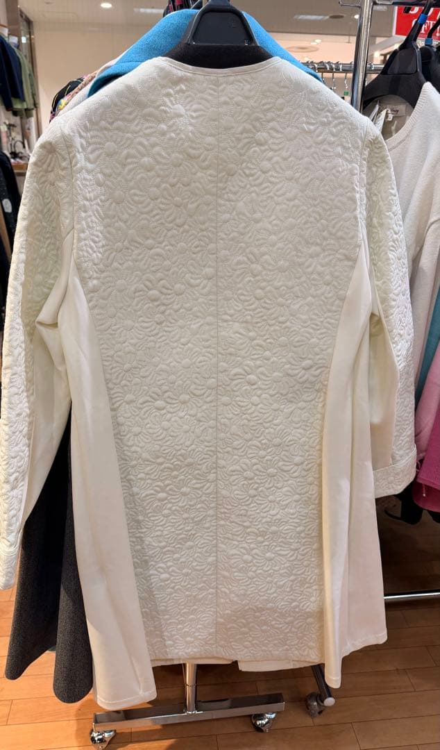 6割引きスタート、Super Beauty ノーカラーコート 44、ホワイト