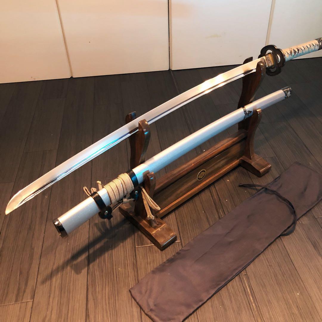 高級模造刀　銀鞘　居合刀　樋入り刀身　白拵え　亜合金刀身　名刀　刀袋付き