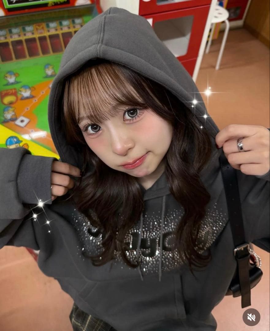 amlycityラインストーンロゴフーディー