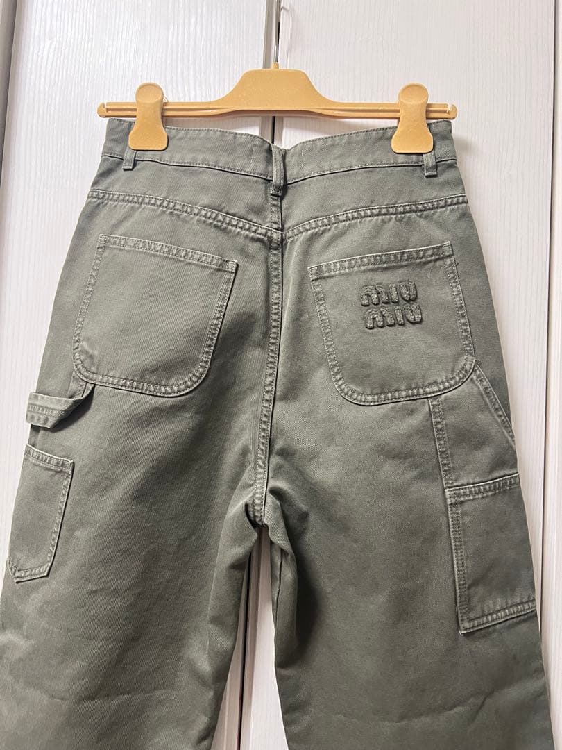 新品タグ付き MIUMIUカーゴパンツ 36値下げ不可