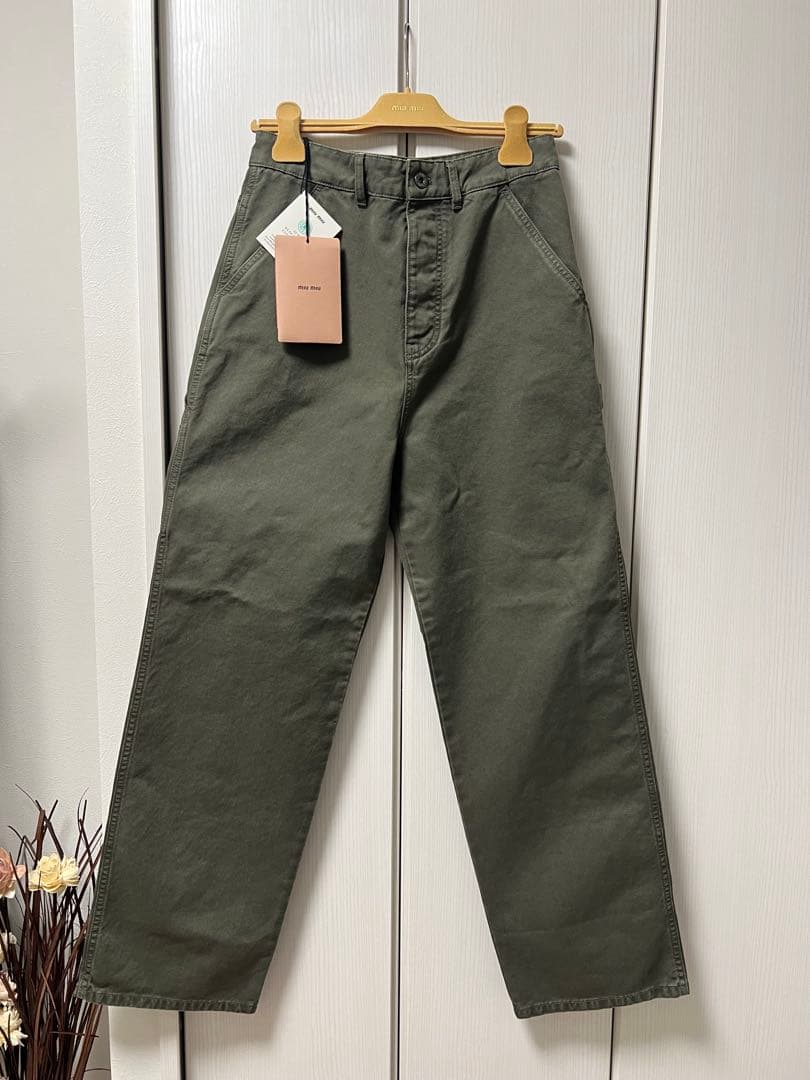 新品タグ付き MIUMIUカーゴパンツ 36値下げ不可