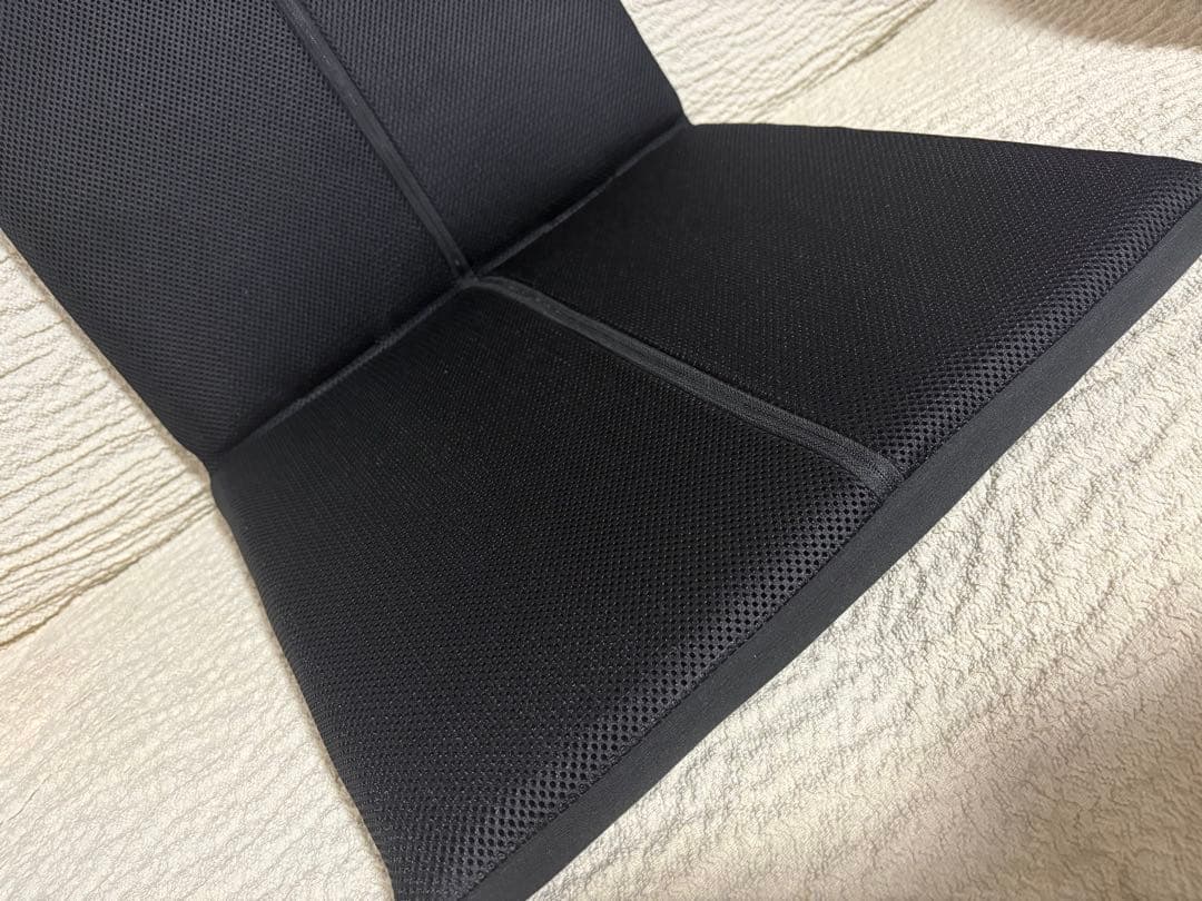 airweave ブラック背もたれクッション。