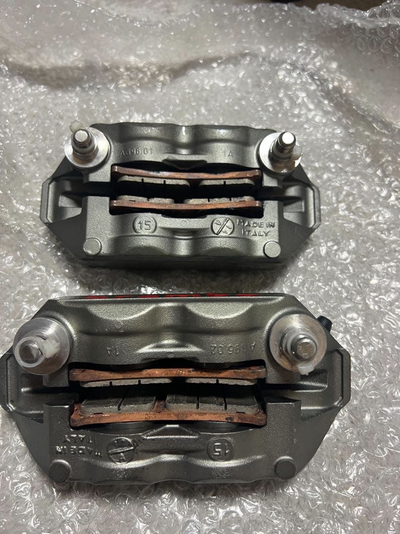 brembo フロントキャリパー